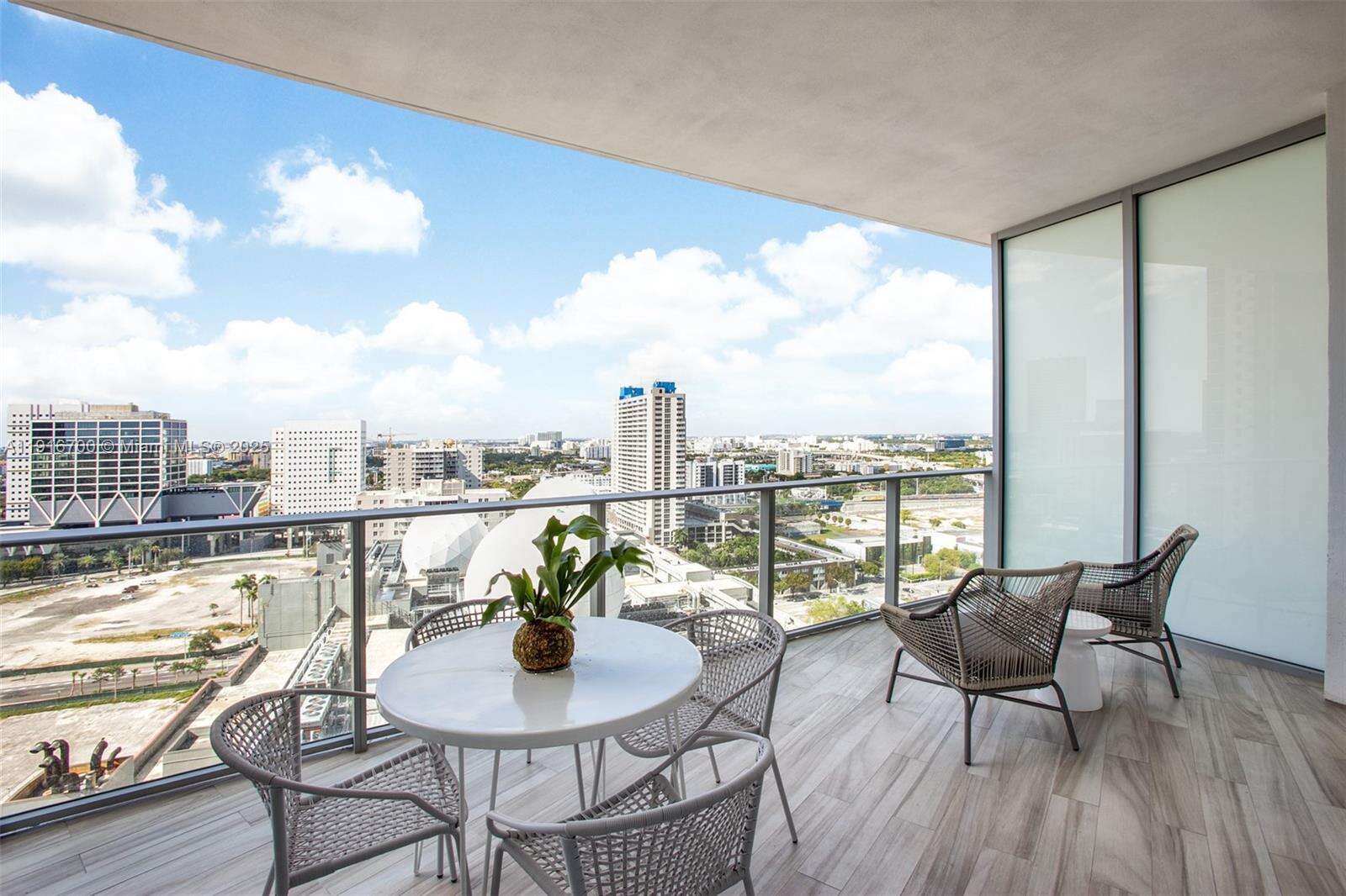 Paramount Miami Worldcenter at 851 1 Ave, Miami, FL 33132 - For Sale photo 11