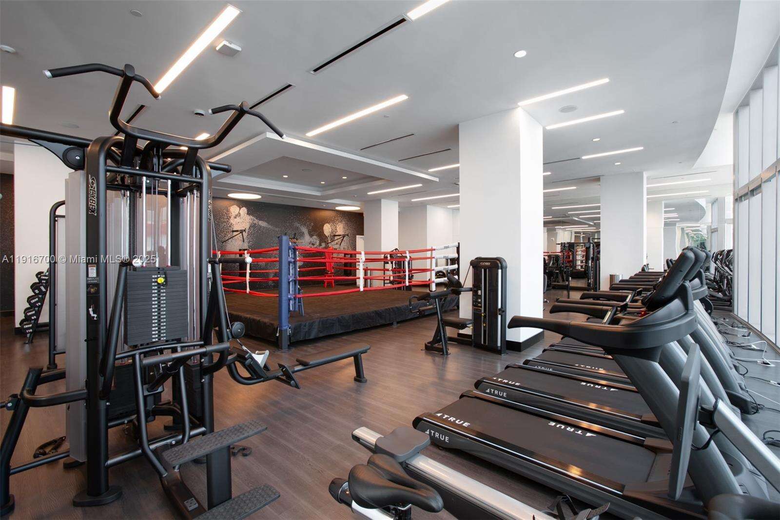 Paramount Miami Worldcenter at 851 1 Ave, Miami, FL 33132 - For Sale photo 22