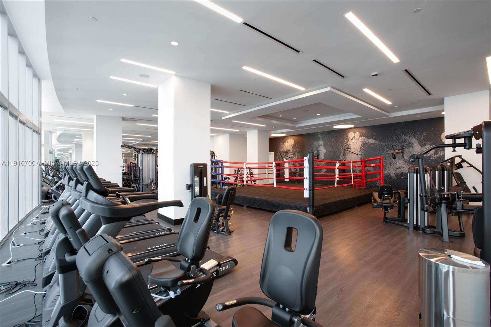 Paramount Miami Worldcenter at 851 1 Ave, Miami, FL 33132 - For Sale photo 23