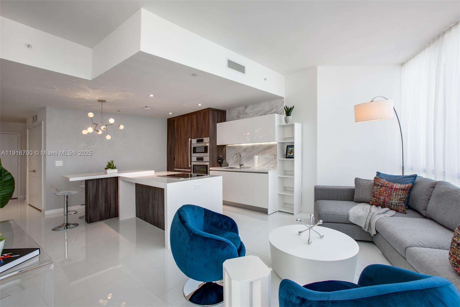Paramount Miami Worldcenter at 851 1 Ave, Miami, FL 33132 - For Sale photo 4
