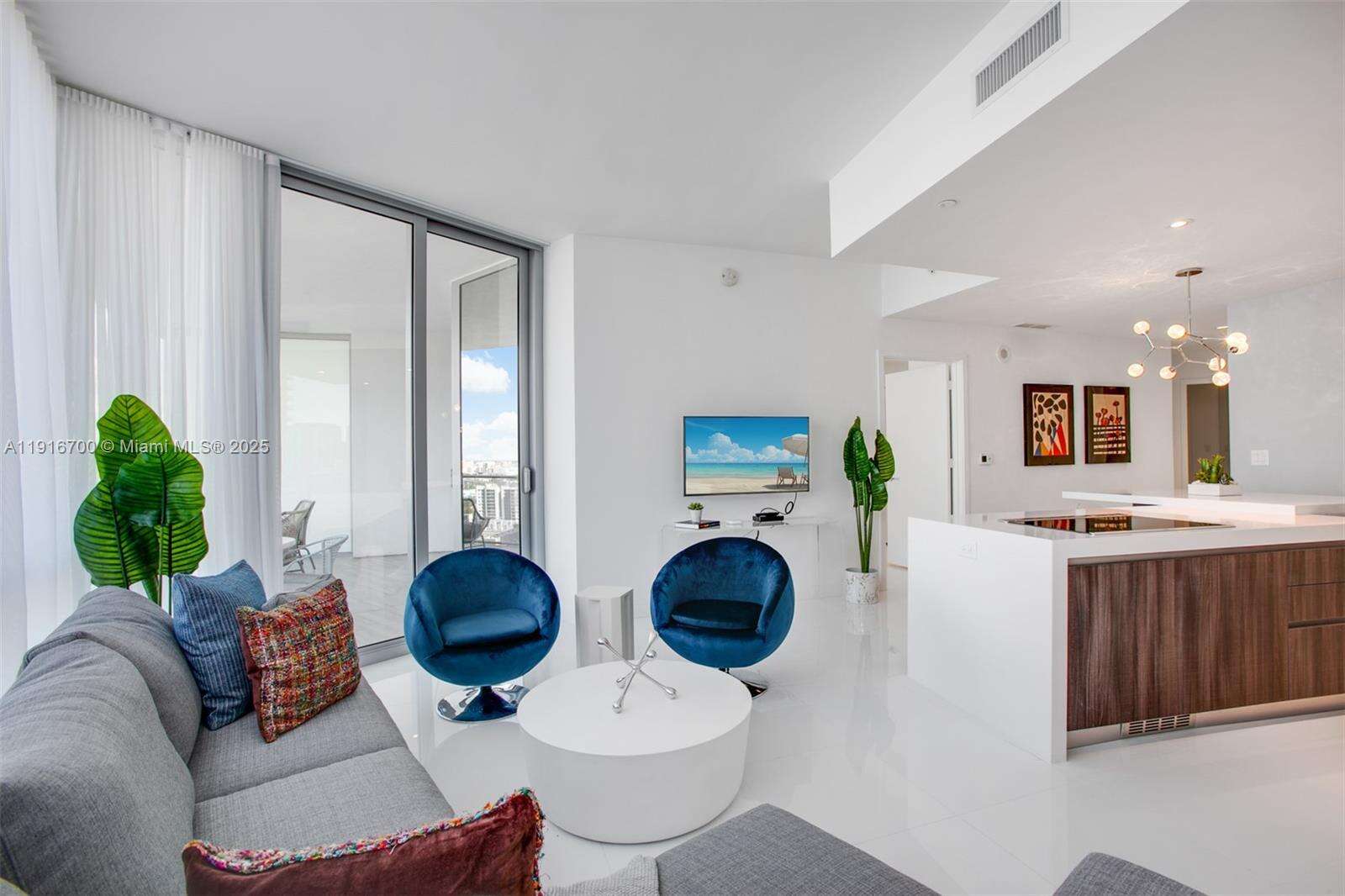 Paramount Miami Worldcenter at 851 1 Ave, Miami, FL 33132 - For Sale photo 5