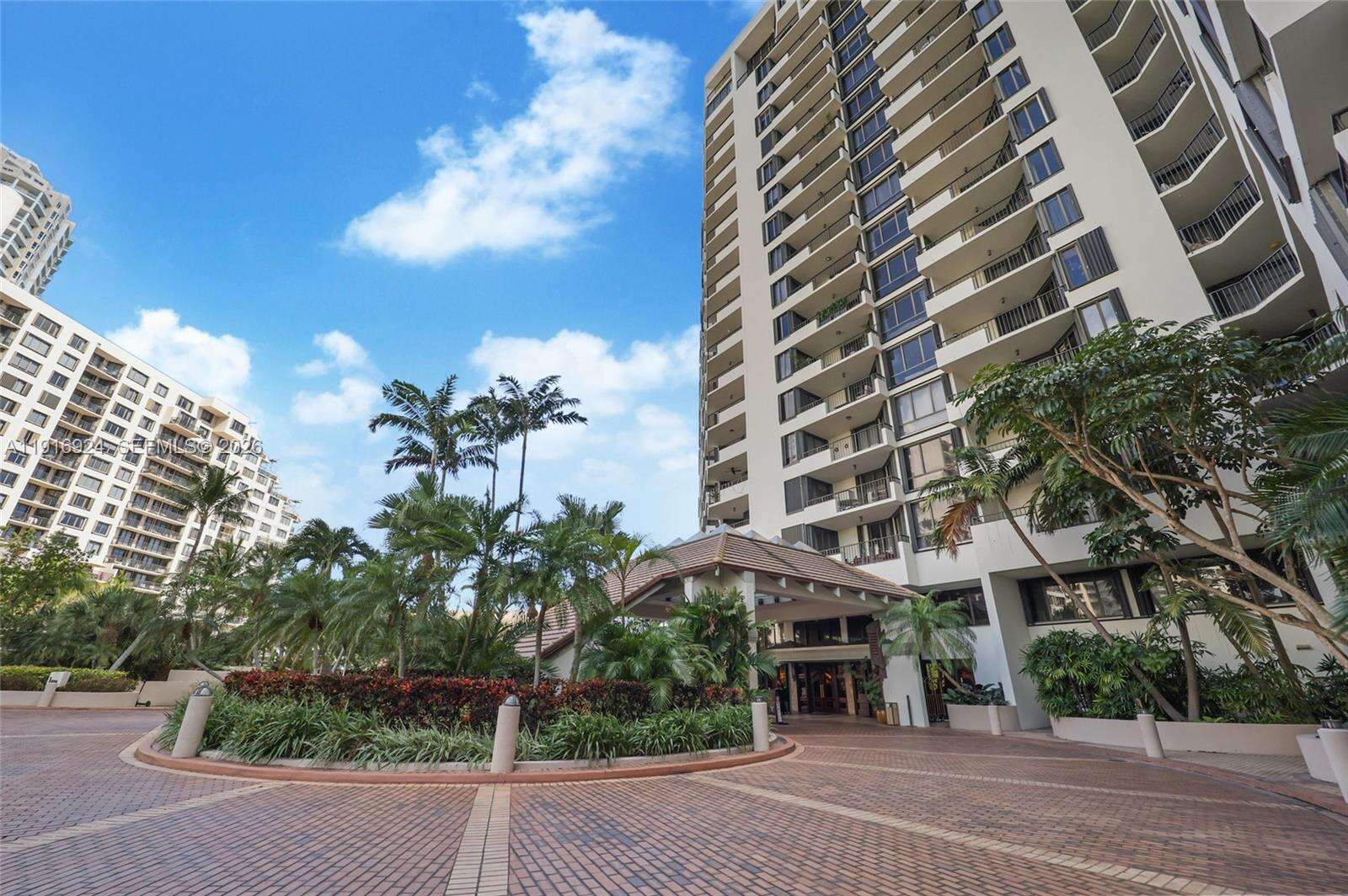 Brickell Key 1 at 520 Brickell Key Dr, Miami, FL 33131 - For Sale photo 2