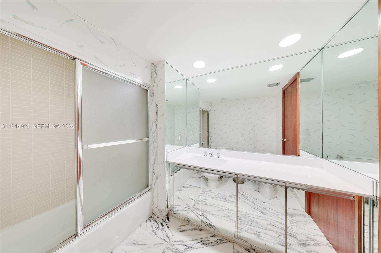 Brickell Key 1 at 520 Brickell Key Dr, Miami, FL 33131 - For Sale photo 16