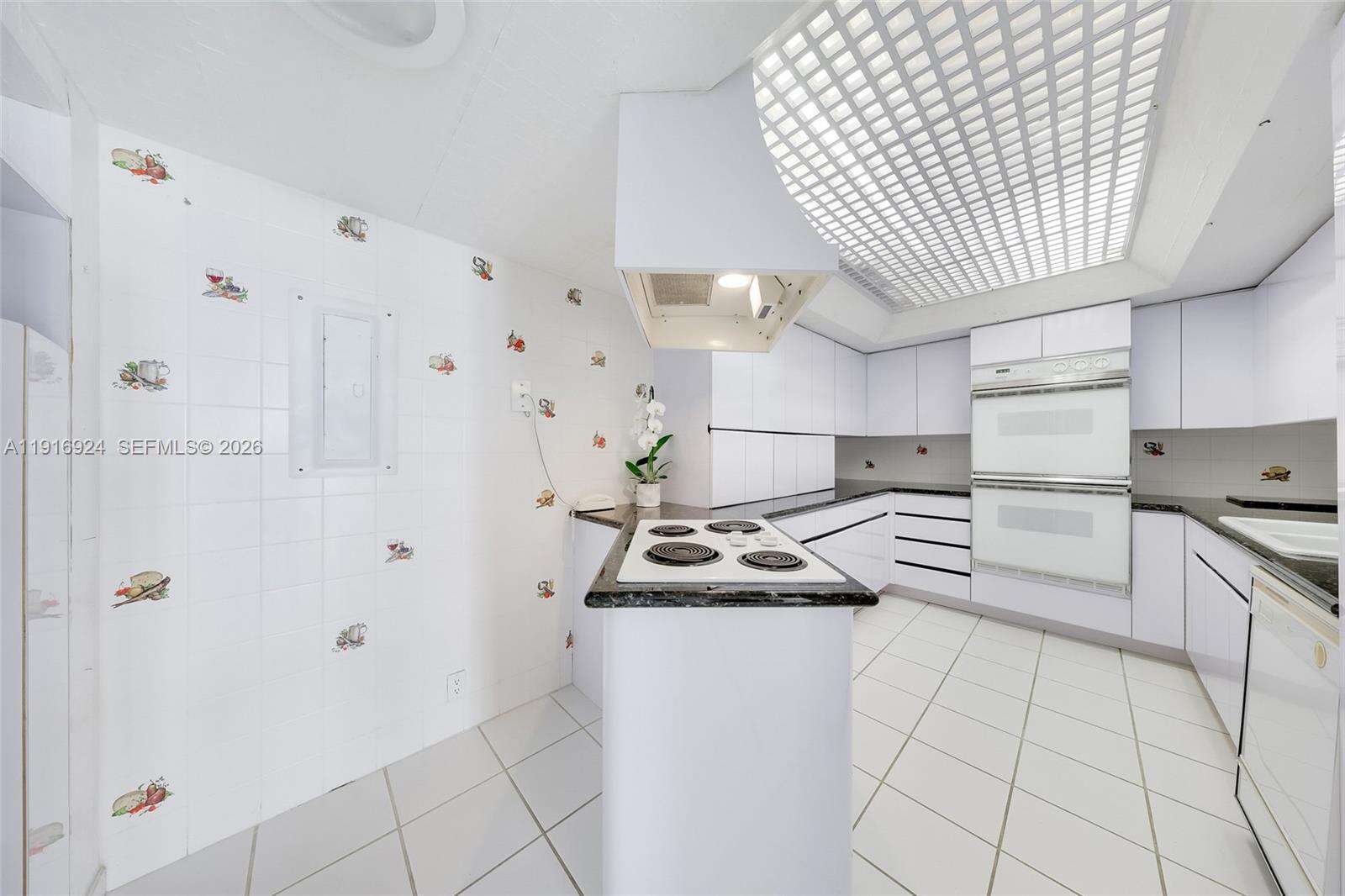 Brickell Key 1 at 520 Brickell Key Dr, Miami, FL 33131 - For Sale photo 8