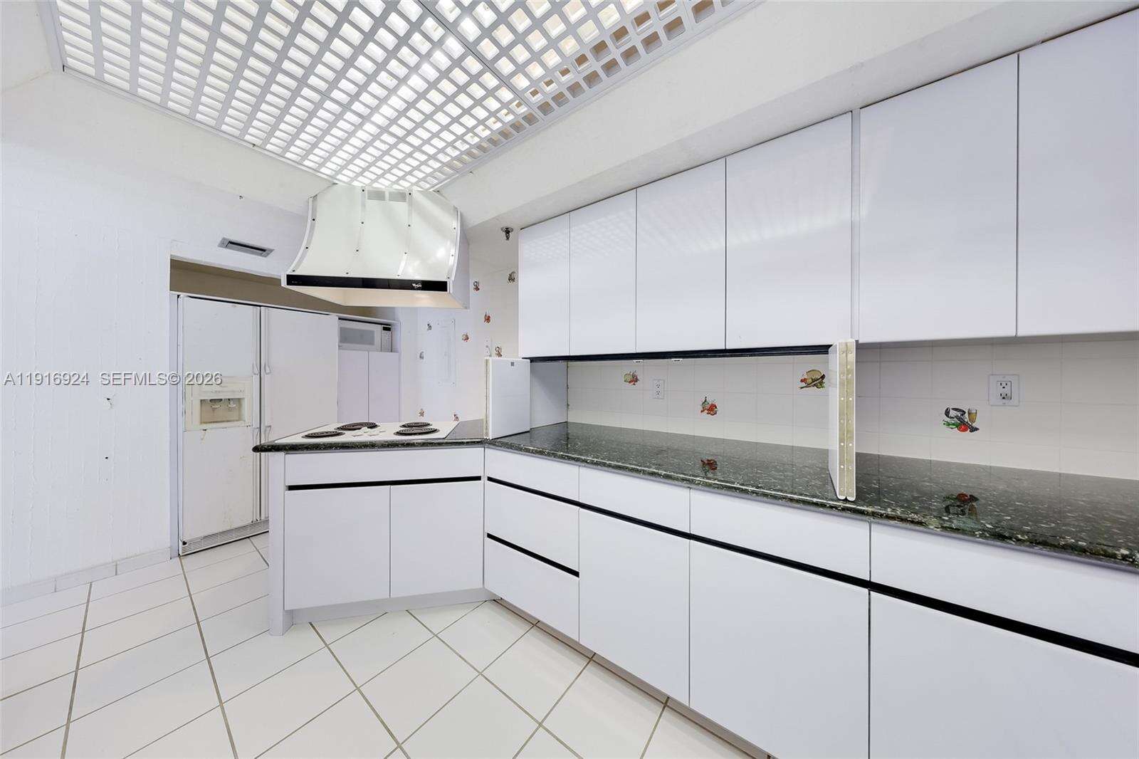 Brickell Key 1 at 520 Brickell Key Dr, Miami, FL 33131 - For Sale photo 9