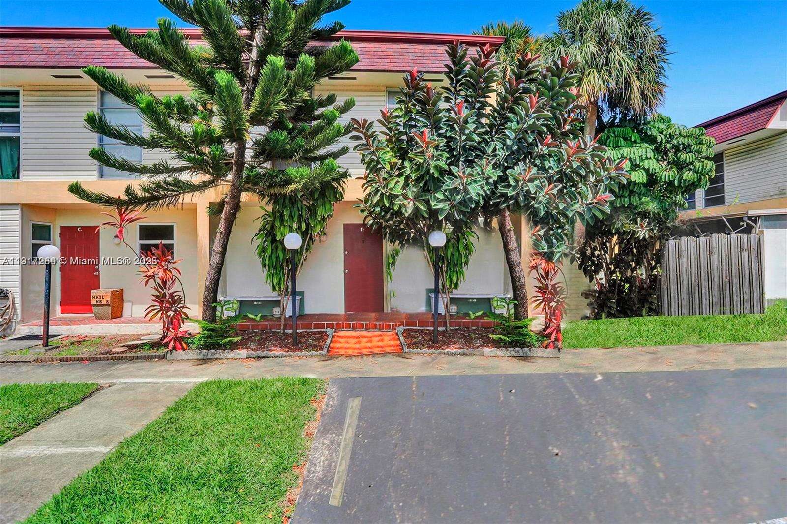 Hollywood Gardens Condominium I Condos for Sale & Rent | Picture 1