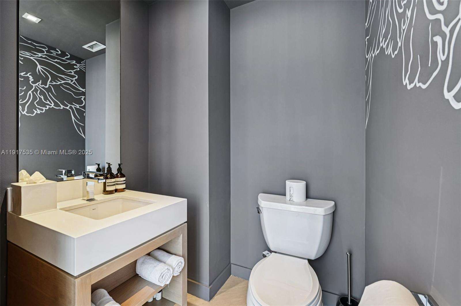 2201 COLLINS AVE - 2201 Collins Ave, Miami Beach, FL 33139 | Picture 22