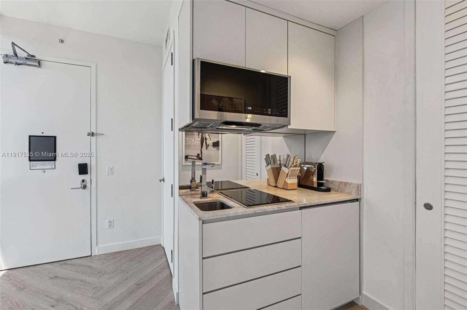 2201 COLLINS AVE - 2201 Collins Ave, Miami Beach, FL 33139 | Picture 6