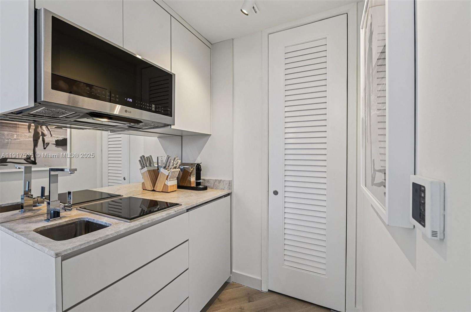 2201 COLLINS AVE - 2201 Collins Ave, Miami Beach, FL 33139 | Picture 7