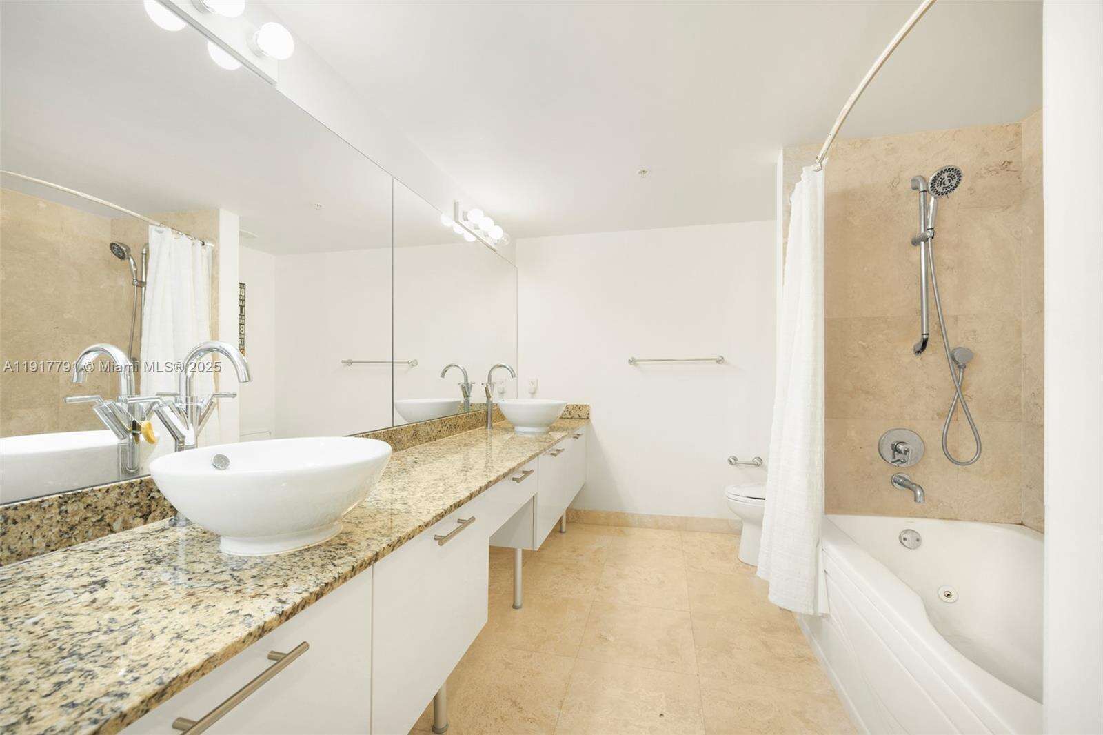 Brickell On The River at 41 5 St, Miami, FL 33131 - For Sale photo 14