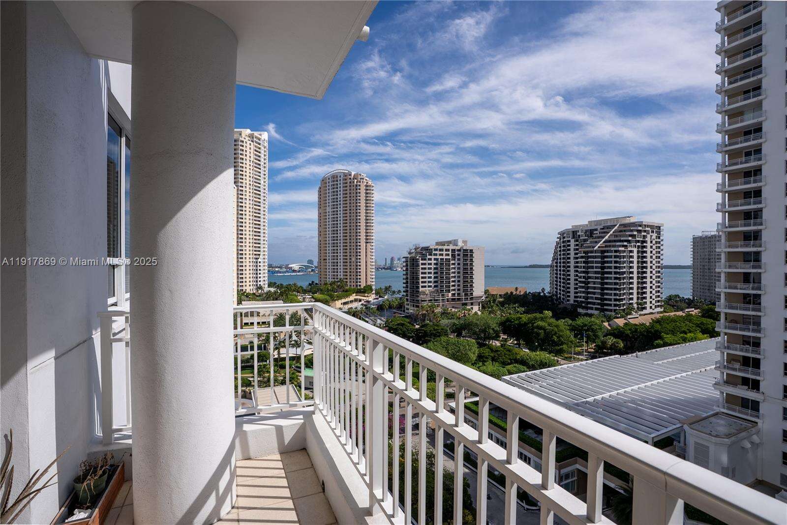 Courts Brickell Key at 801 Brickell Key Blvd, Miami, FL 33131 - For Sale photo 1