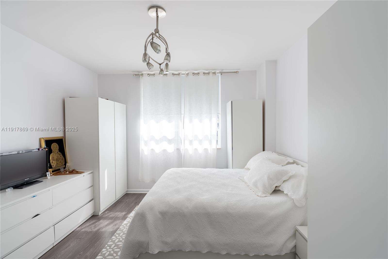 Courts Brickell Key at 801 Brickell Key Blvd, Miami, FL 33131 - For Sale photo 4