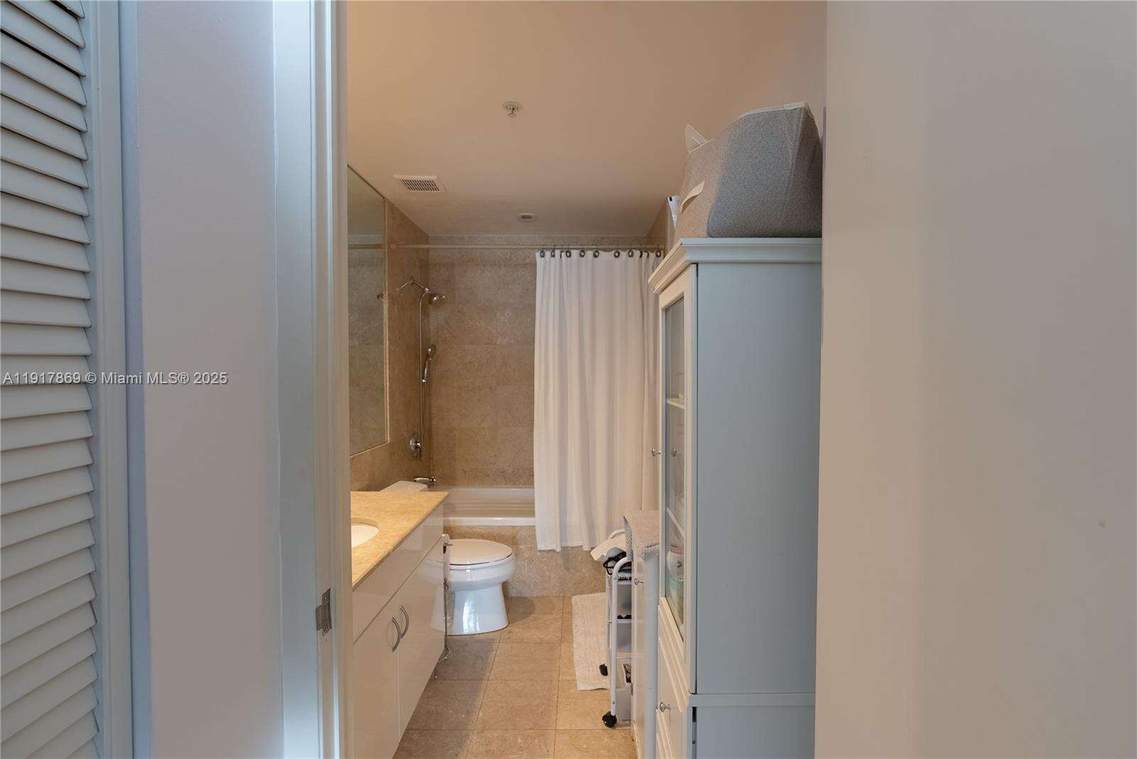 Courts Brickell Key at 801 Brickell Key Blvd, Miami, FL 33131 - For Sale photo 9