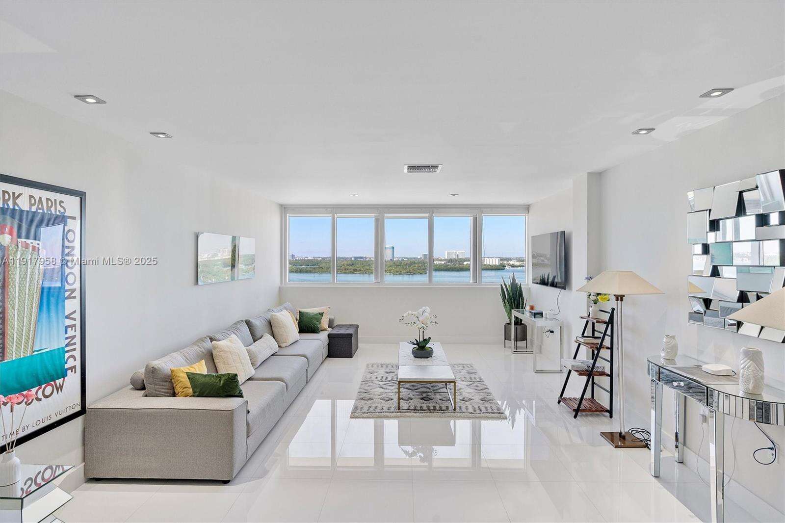 HARBOUR HOUSE - 10275 Collins Ave, Bal Harbour, FL 33154 | Picture 2