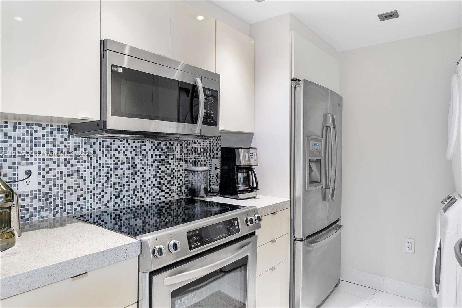 HARBOUR HOUSE - 10275 Collins Ave, Bal Harbour, FL 33154 | Picture 11