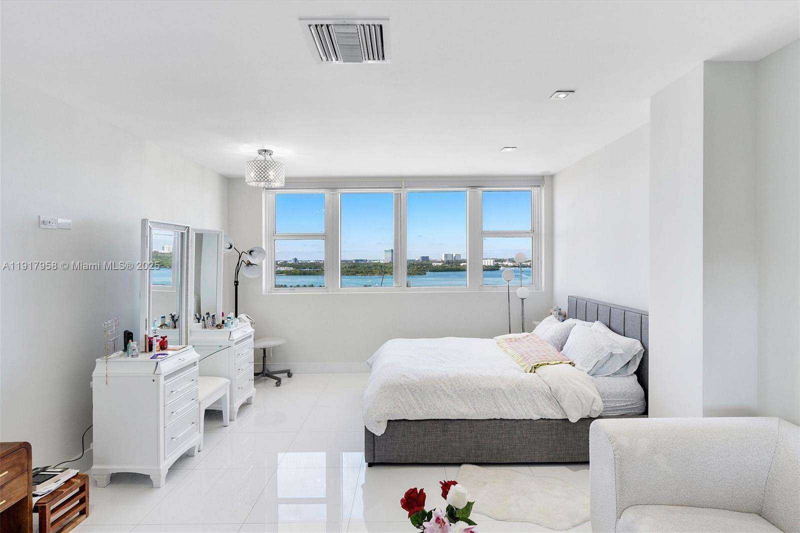 HARBOUR HOUSE - 10275 Collins Ave, Bal Harbour, FL 33154 | Picture 17