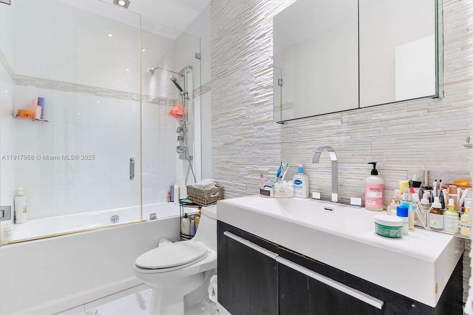 HARBOUR HOUSE - 10275 Collins Ave, Bal Harbour, FL 33154 | Picture 20