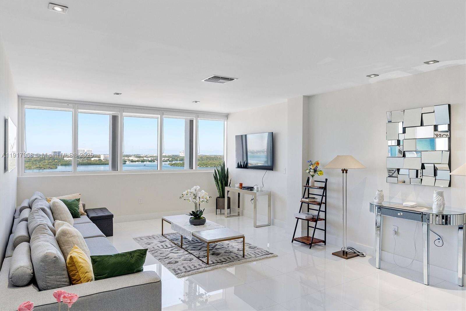 HARBOUR HOUSE - 10275 Collins Ave, Bal Harbour, FL 33154 | Picture 4