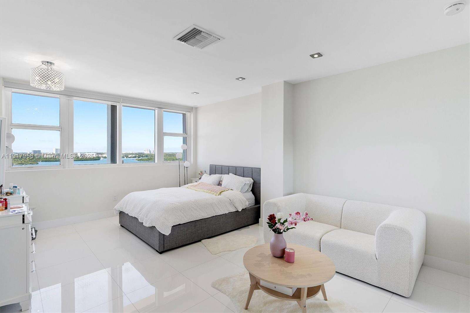 HARBOUR HOUSE - 10275 Collins Ave, Bal Harbour, FL 33154 | Picture 7