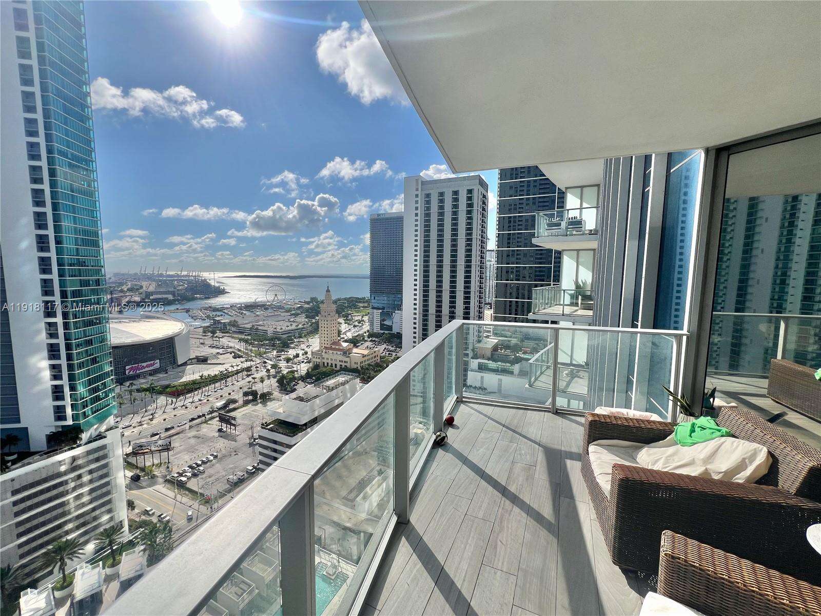 Paramount Miami Worldcenter at 851 1 Ave, Miami, FL 33132 - For Sale photo 1