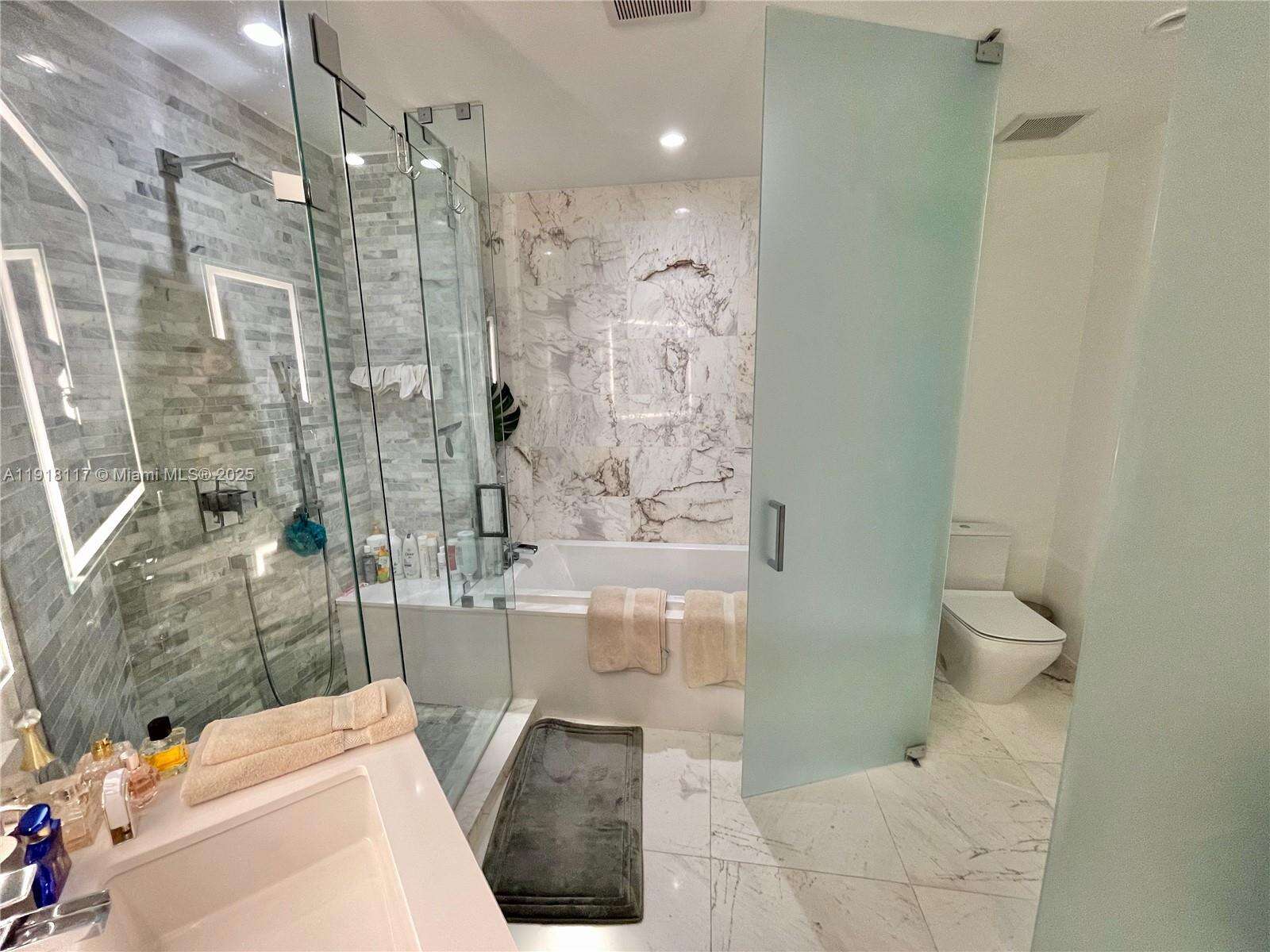 Paramount Miami Worldcenter at 851 1 Ave, Miami, FL 33132 - For Sale photo 11