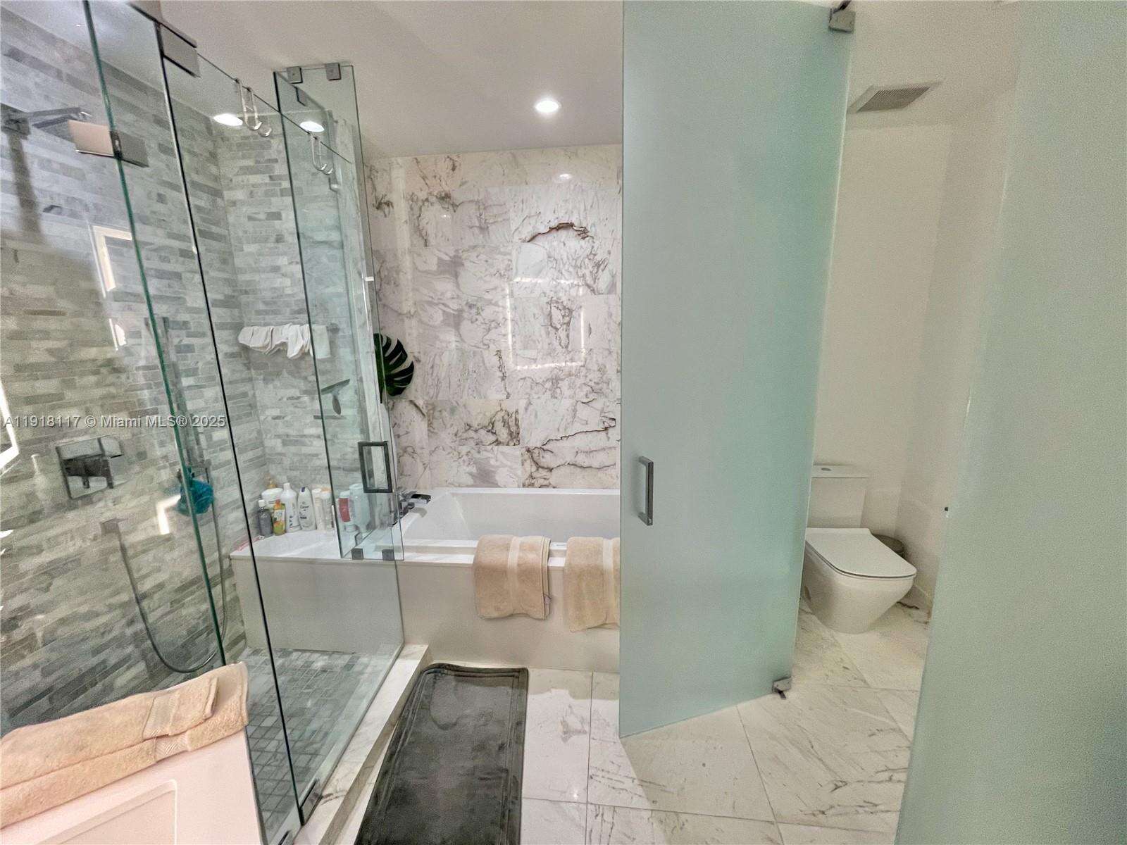 Paramount Miami Worldcenter at 851 1 Ave, Miami, FL 33132 - For Sale photo 12