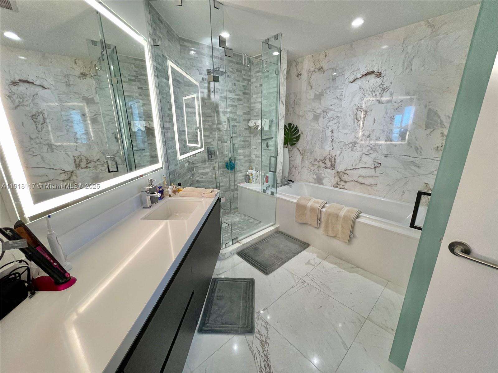 Paramount Miami Worldcenter at 851 1 Ave, Miami, FL 33132 - For Sale photo 14