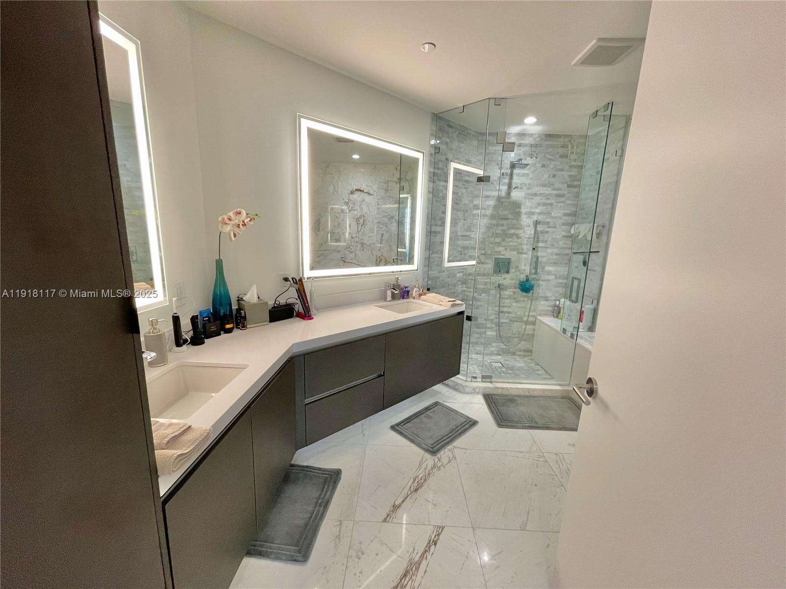 Paramount Miami Worldcenter at 851 1 Ave, Miami, FL 33132 - For Sale photo 15