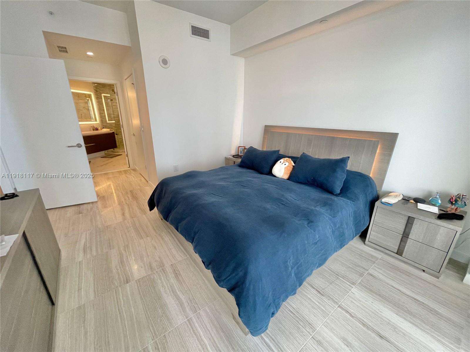 Paramount Miami Worldcenter at 851 1 Ave, Miami, FL 33132 - For Sale photo 17