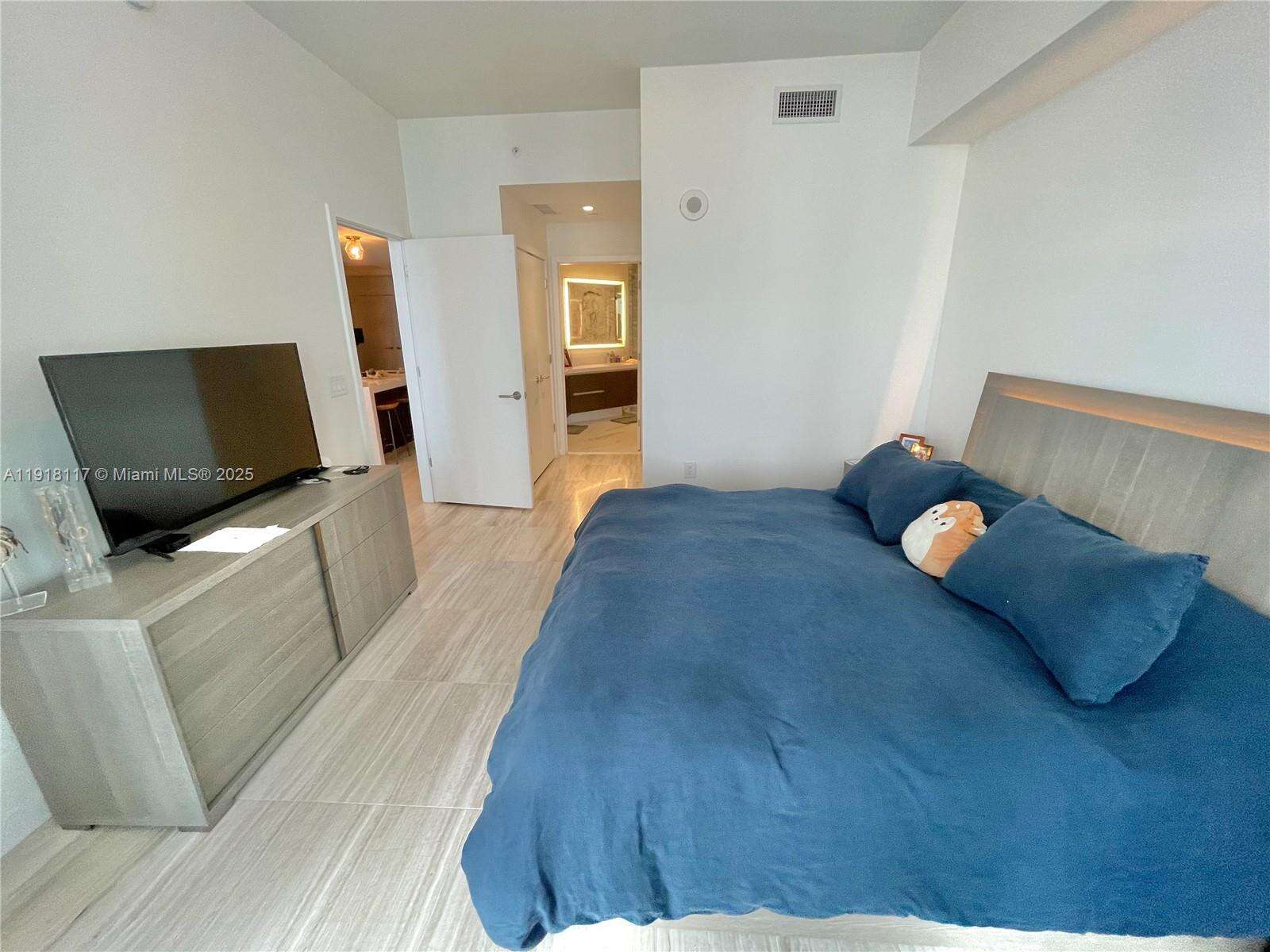 Paramount Miami Worldcenter at 851 1 Ave, Miami, FL 33132 - For Sale photo 18