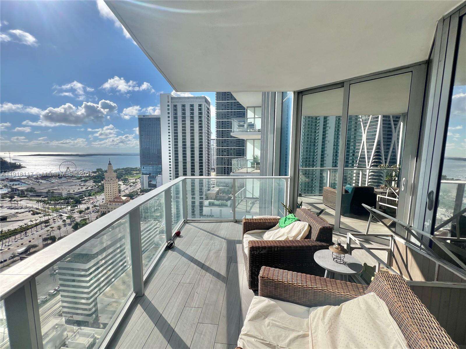 Paramount Miami Worldcenter at 851 1 Ave, Miami, FL 33132 - For Sale photo 3