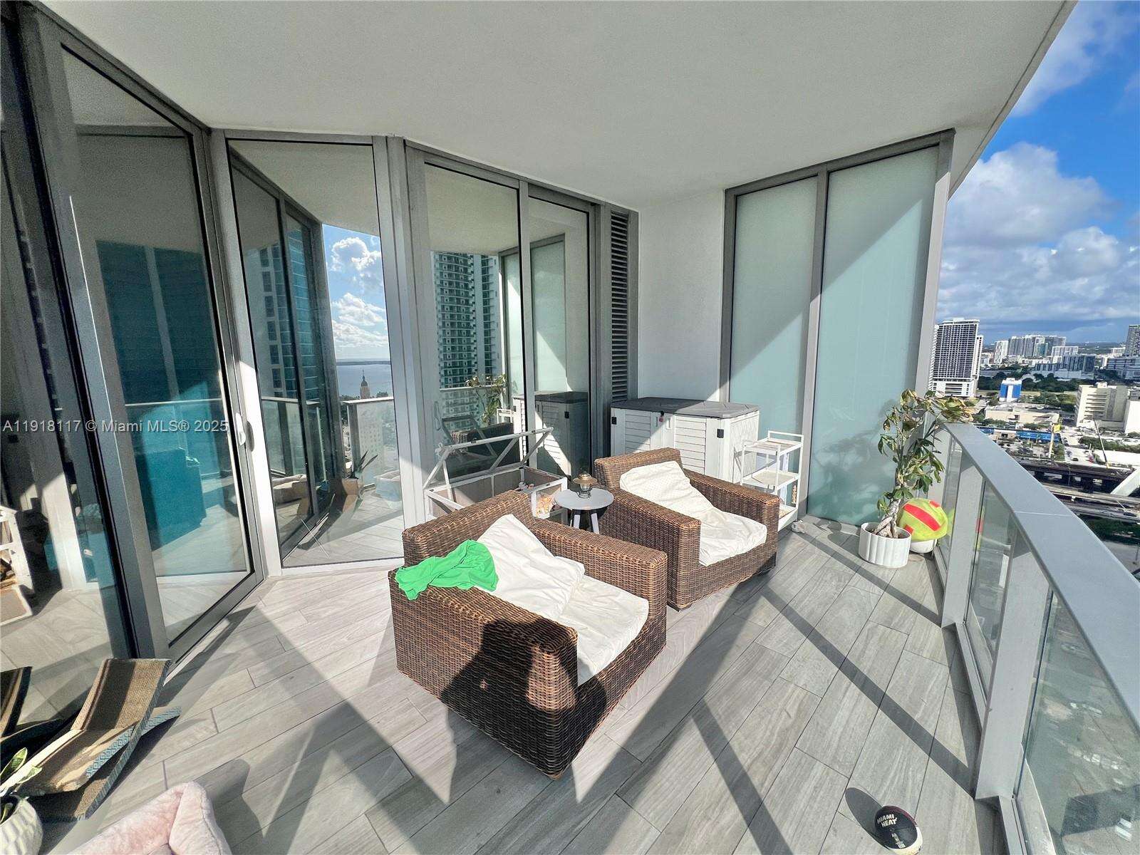 Paramount Miami Worldcenter at 851 1 Ave, Miami, FL 33132 - For Sale photo 4