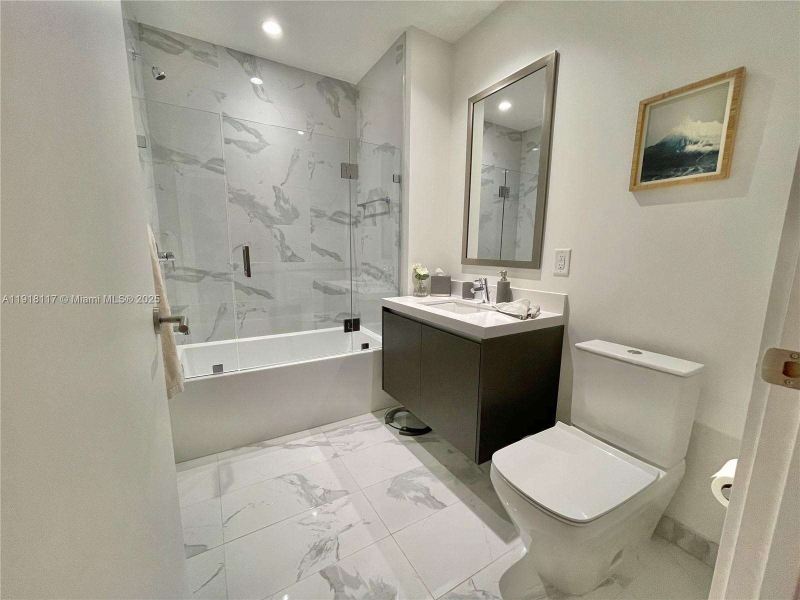 Paramount Miami Worldcenter at 851 1 Ave, Miami, FL 33132 - For Sale photo 37