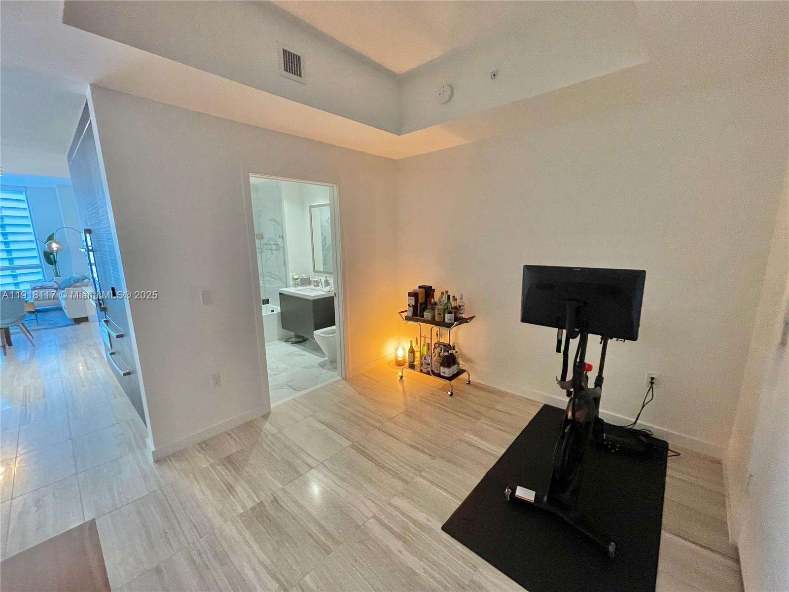 Paramount Miami Worldcenter at 851 1 Ave, Miami, FL 33132 - For Sale photo 39