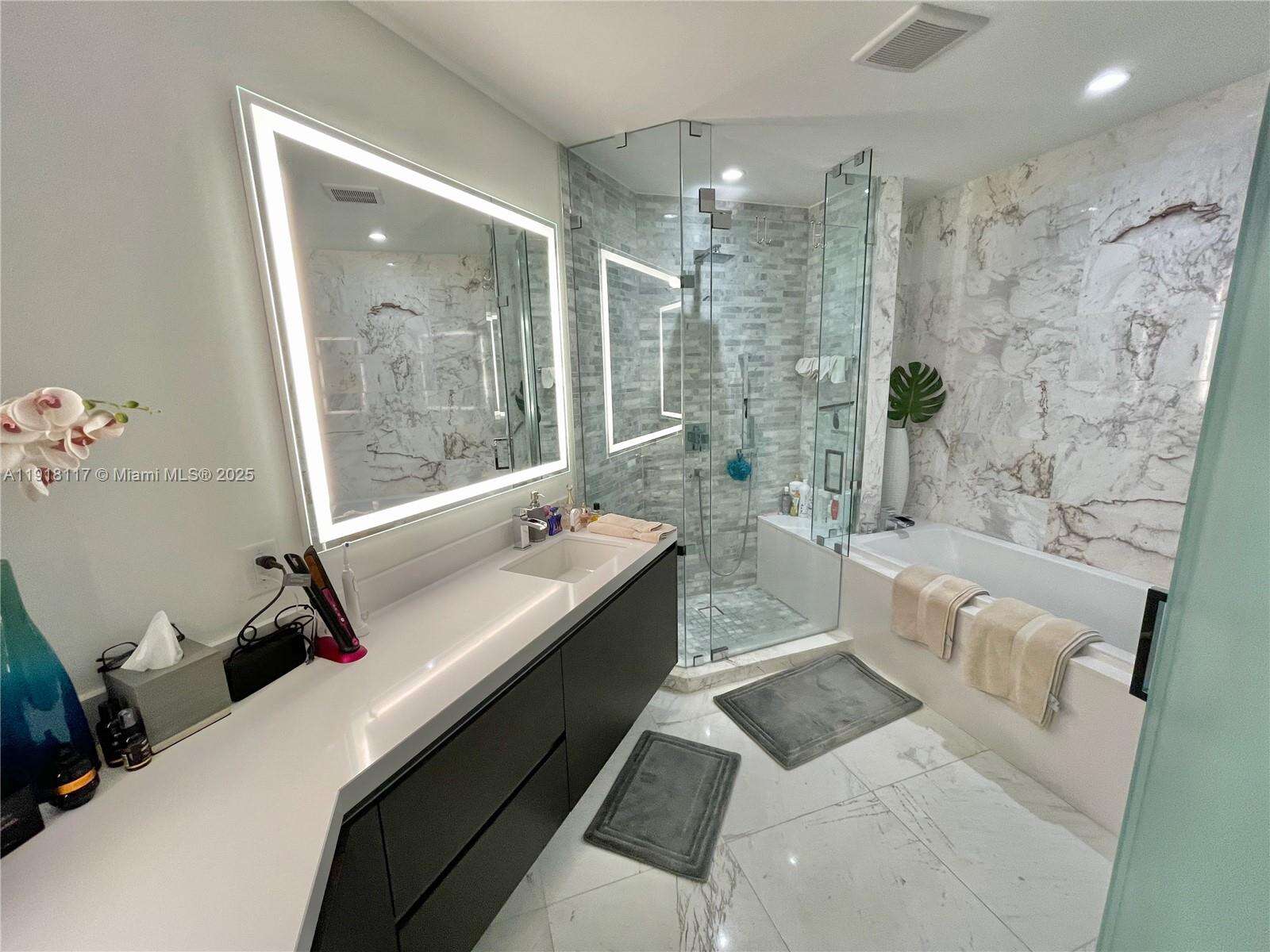Paramount Miami Worldcenter at 851 1 Ave, Miami, FL 33132 - For Sale photo 10