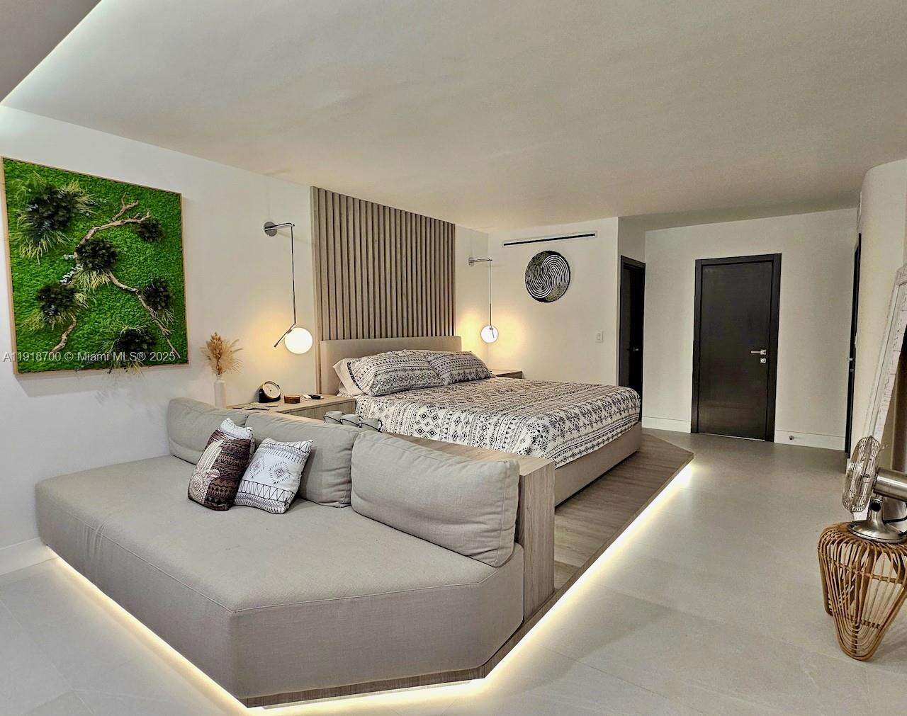King Cole at 900 Bay Dr, Miami Beach, FL 33141 - For Sale photo 25