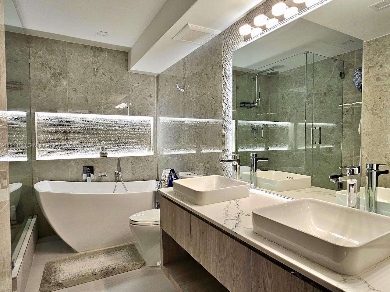 King Cole at 900 Bay Dr, Miami Beach, FL 33141 - For Sale photo 29