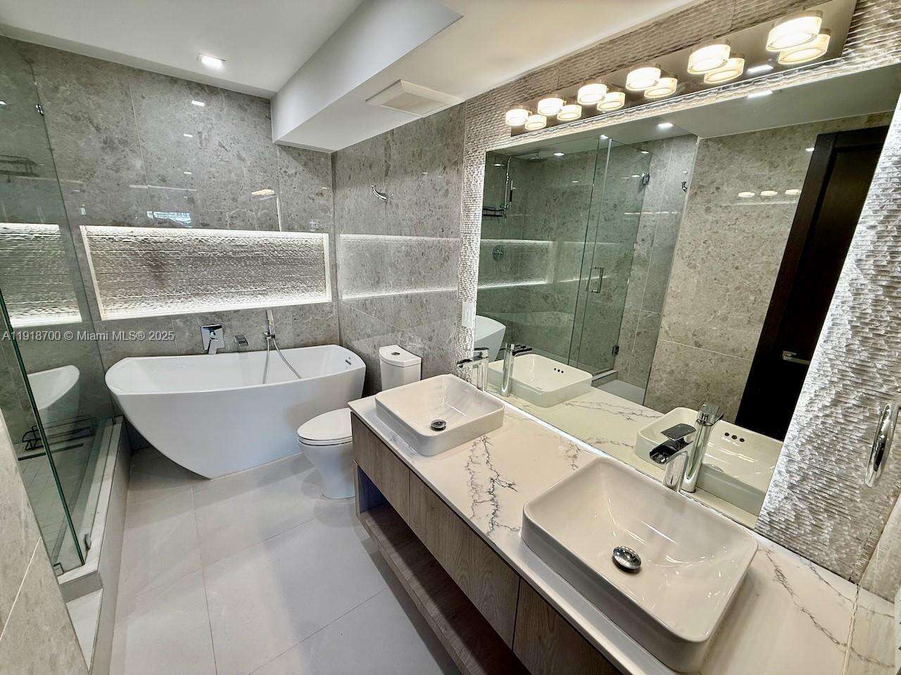 King Cole at 900 Bay Dr, Miami Beach, FL 33141 - For Sale photo 30