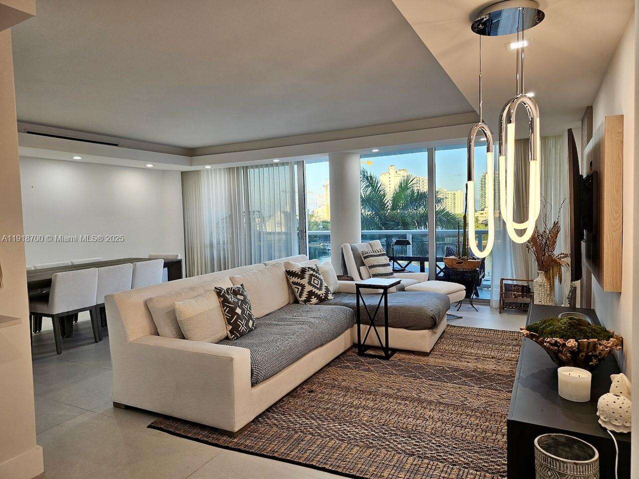 King Cole at 900 Bay Dr, Miami Beach, FL 33141 - For Sale photo 4