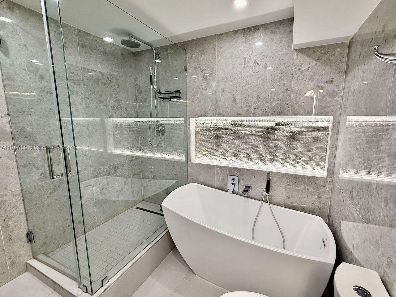 King Cole at 900 Bay Dr, Miami Beach, FL 33141 - For Sale photo 31
