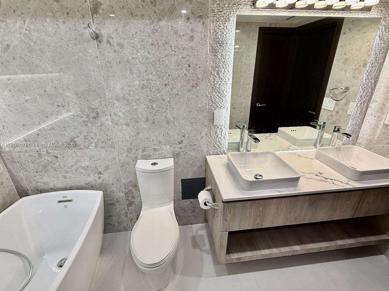King Cole at 900 Bay Dr, Miami Beach, FL 33141 - For Sale photo 33