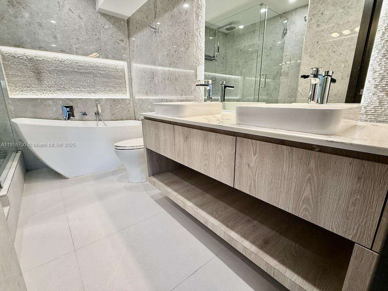 King Cole at 900 Bay Dr, Miami Beach, FL 33141 - For Sale photo 34
