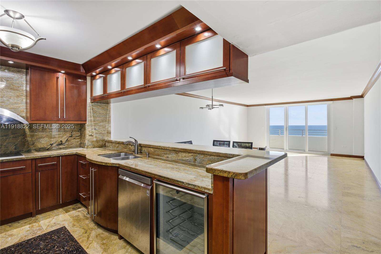 Oceanside Plaza at 5555 Collins Ave, Miami Beach, FL 33140 - For Sale photo 16