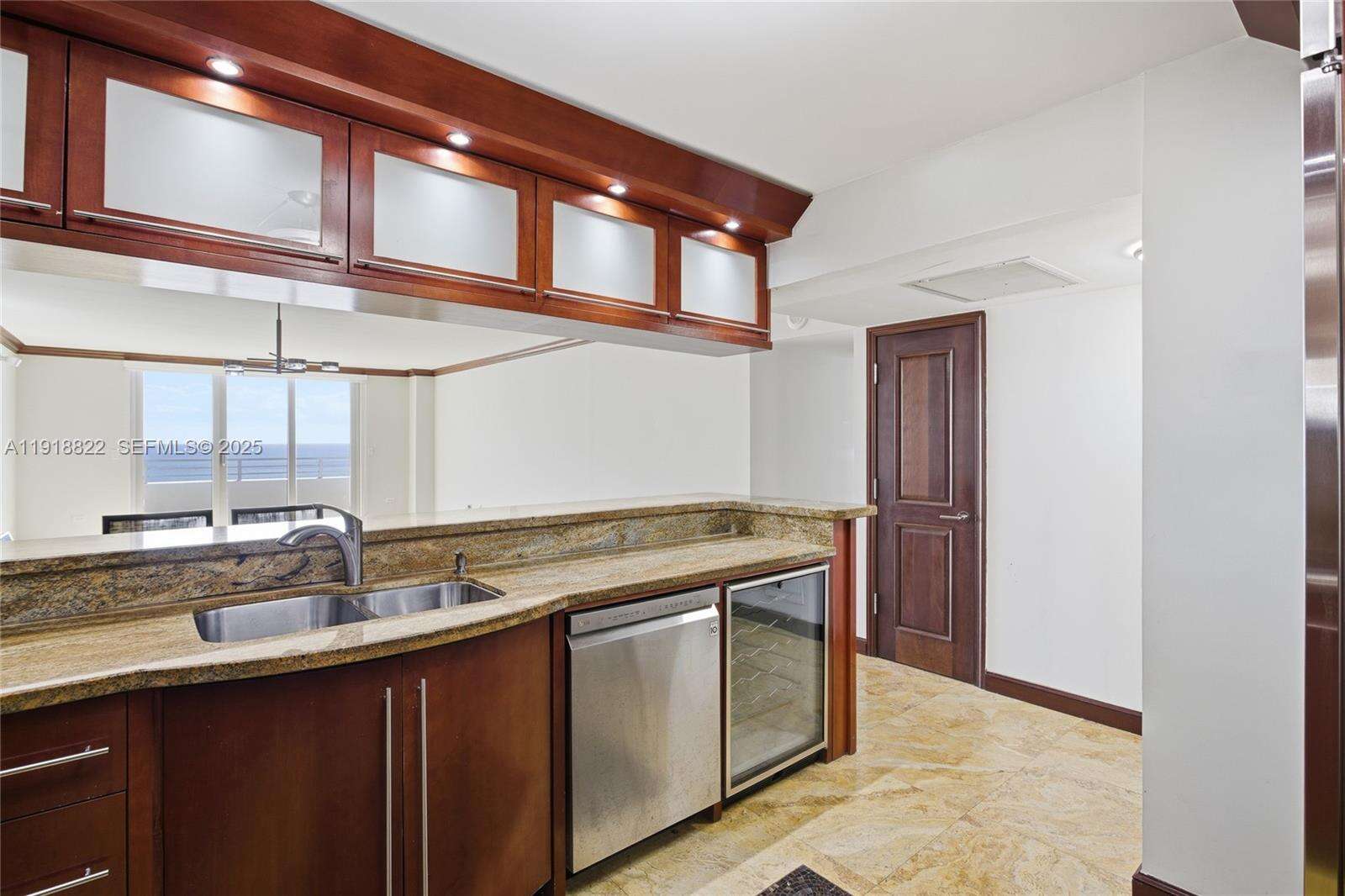 Oceanside Plaza at 5555 Collins Ave, Miami Beach, FL 33140 - For Sale photo 19