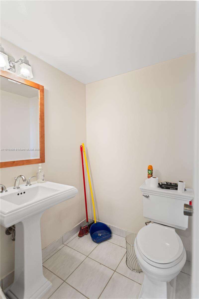 The Hemispheres at 1980 Ocean Dr, Hallandale Beach, FL 33009 - For Sale photo 21