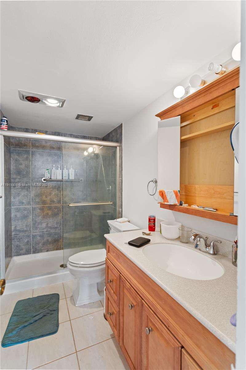 The Hemispheres at 1980 Ocean Dr, Hallandale Beach, FL 33009 - For Sale photo 44