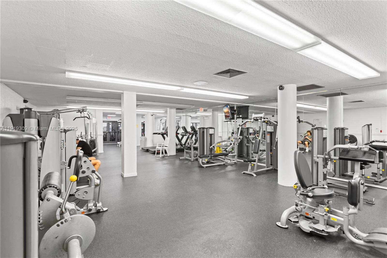 The Hemispheres at 1980 Ocean Dr, Hallandale Beach, FL 33009 - For Sale photo 56