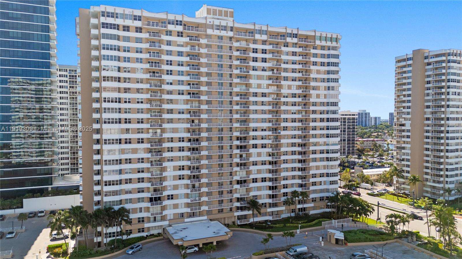 The Hemispheres at 1980 Ocean Dr, Hallandale Beach, FL 33009 - For Sale photo 10