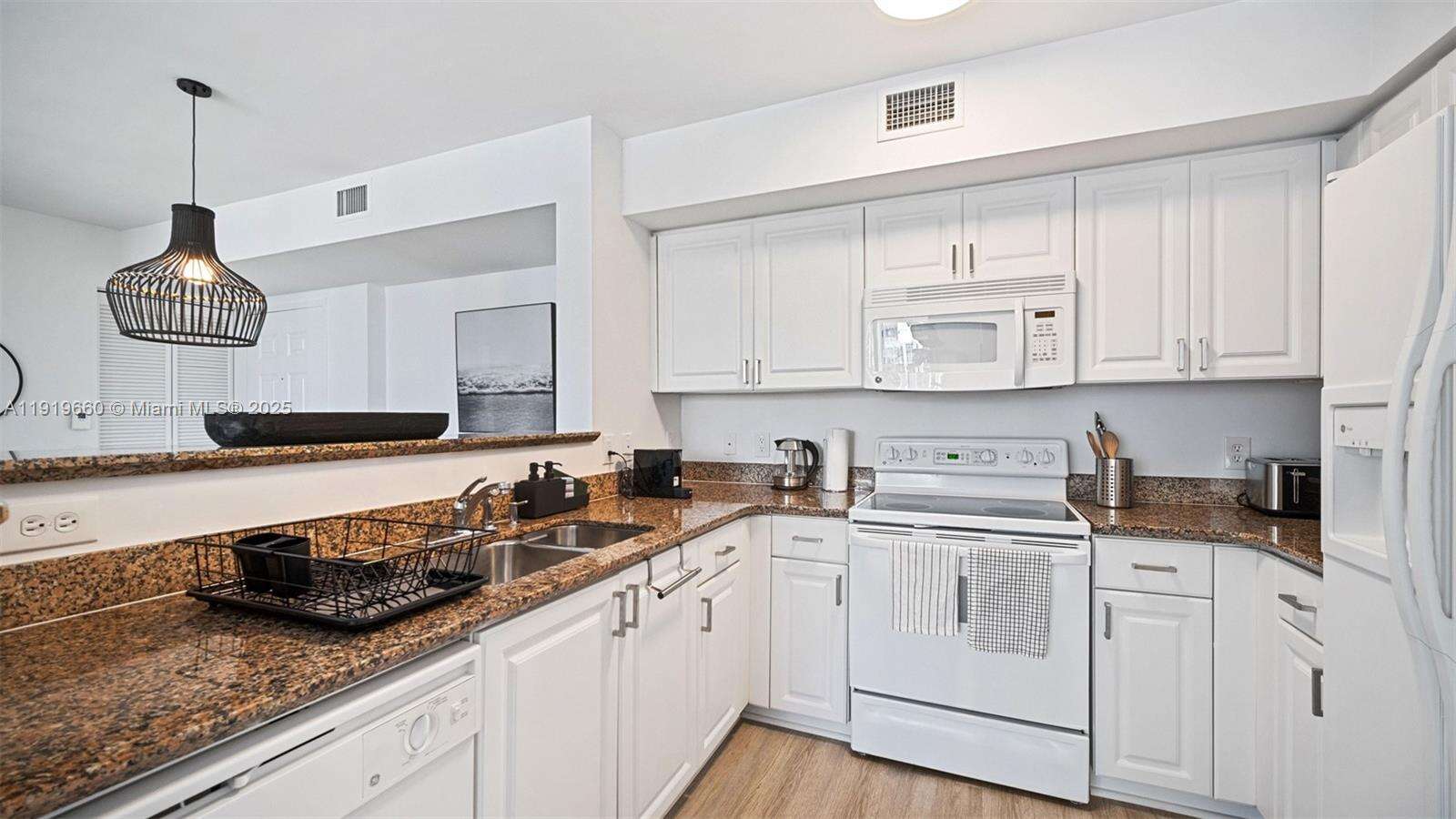 The Mark On Brickell at 1155 Brickell Bay Dr, Miami, FL 33131 - For Sale photo 12