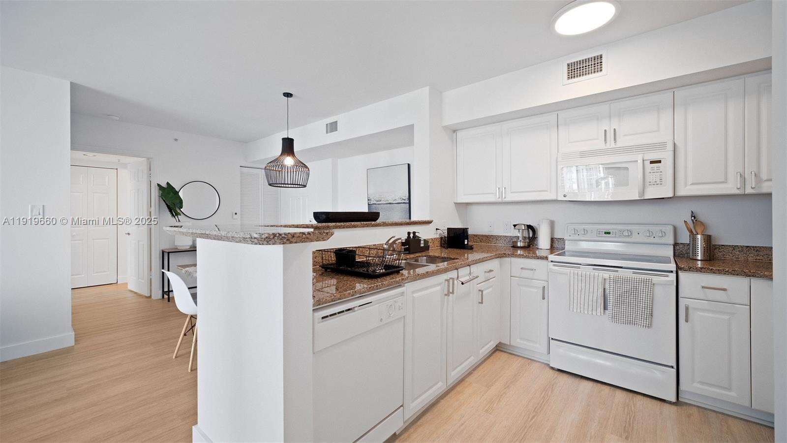 The Mark On Brickell at 1155 Brickell Bay Dr, Miami, FL 33131 - For Sale photo 13